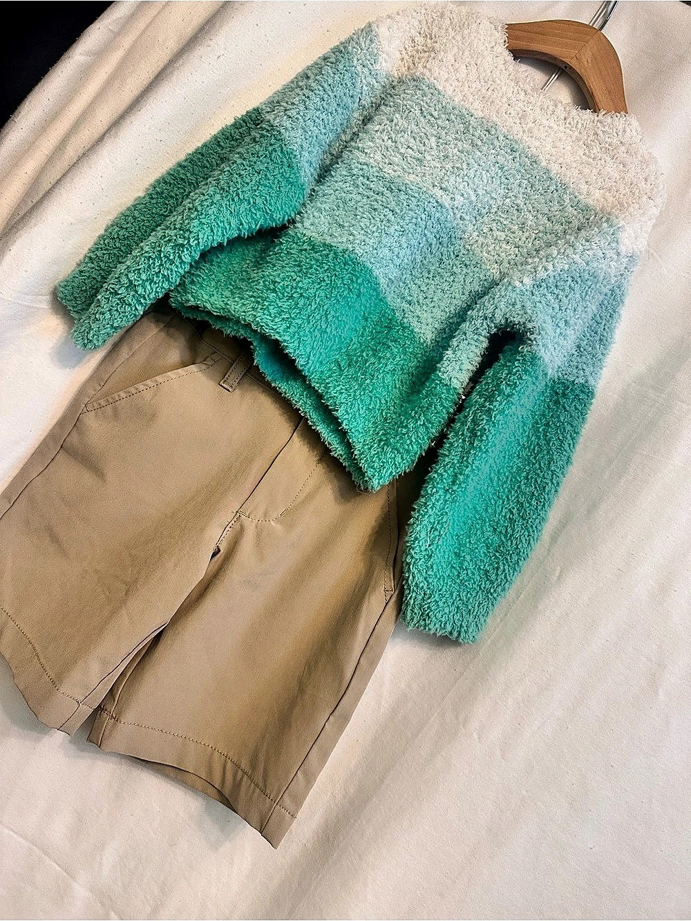 Cat & Jack Kids Color Block Set in Green & Tan Size 5 Like New